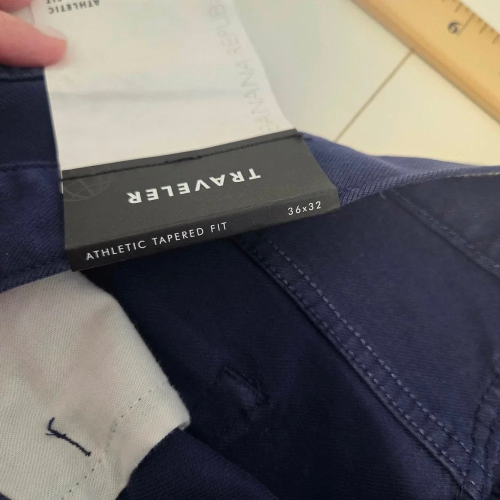 Banana Republic Traveler Pants Mens 36x32 Navy Blue Athletic Tapered Fit Chino